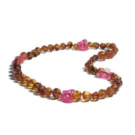 Collier d'ambre caramel et papillons rose